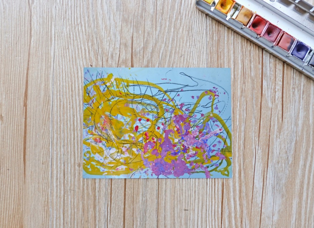 謙謙三歲作品集【風景畫】毛毛蟲戴著黃色髮箍吃著紫梅